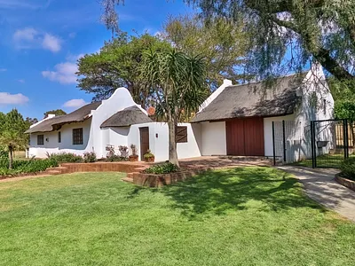 6 Bedroom House For Sale in Glen Austin, Midrand - qA8M.webp