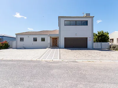 5 Bedroom House For Sale in Langebaan - A1uQ.webp
