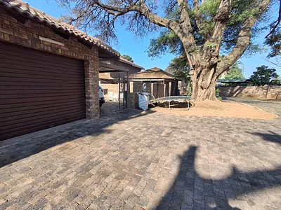 3 Bedroom Townhouse For Sale in Akasia - NyIh.webp