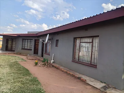 10 Bedroom House For Sale in Rustenburg - BHO2.webp
