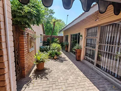 4 Bedroom House For Sale in Sasolburg - K72b.webp