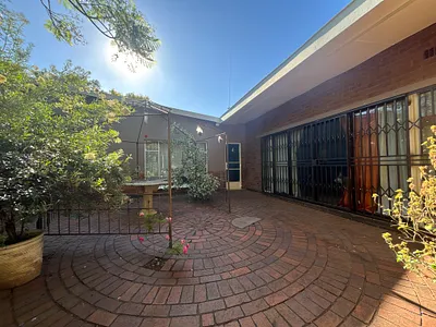 4 Bedroom House For Sale in Benoni - uYMV.webp