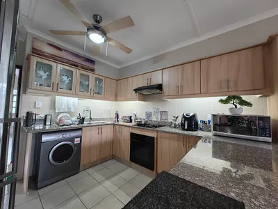 2 Bedroom Townhouse For Sale in Scottburgh - vmuO.webp