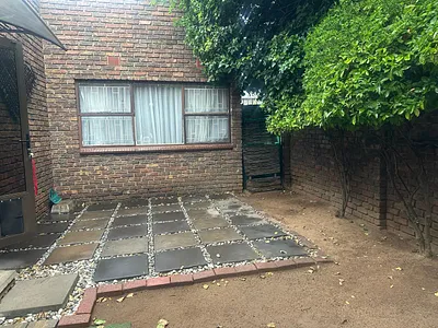 3 Bedroom House For Sale in Witbank - 0UNF.webp