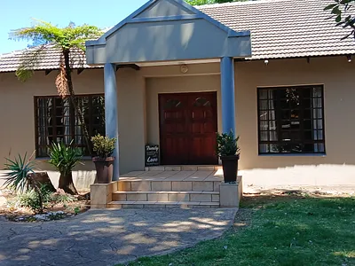 4 Bedroom House For Sale in Alberton - z1N2.webp
