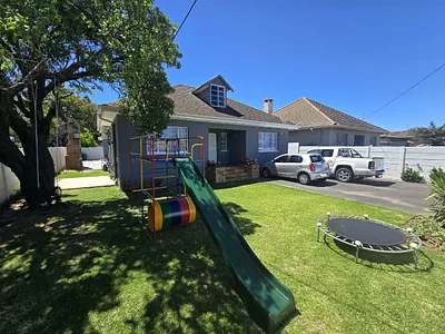 3 Bedroom House To Rent in Somerset West - ELrW.webp