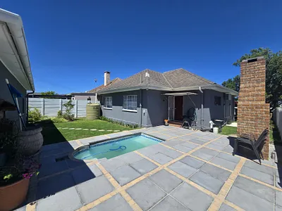 3 Bedroom House To Rent in Somerset West - YNlS.webp