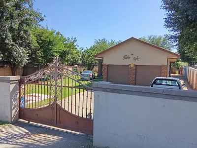 12 Bedroom House For Sale in Potchefstroom - 6TIb.webp