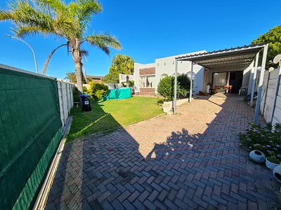 2 Bedroom House For Sale in Jeffreys Bay - AMLt.webp