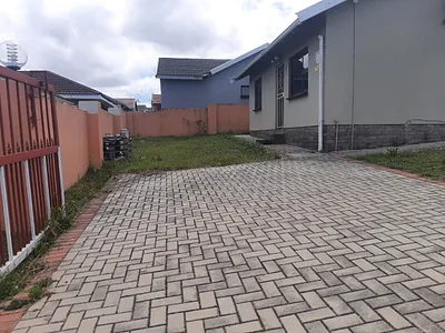 2 Bedroom House For Sale in East London - RpOf.webp