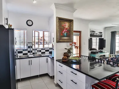 3 Bedroom Townhouse For Sale in Hartbeespoort - img