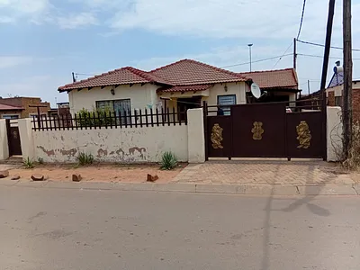 3 Bedroom House For Sale in Middelburg - u1i3.webp