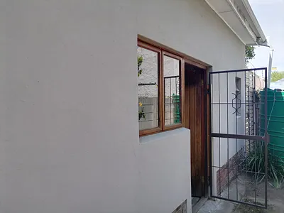 Apartment To Rent in Somerset West - rx6I.webp