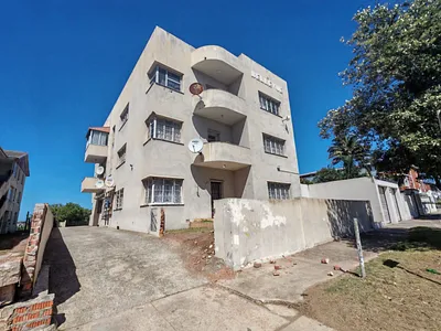 3 Bedroom Apartment For Sale in Port Elizabeth - sA8g.webp