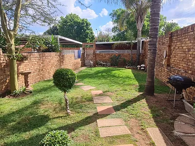 2 Bedroom Apartment For Sale in Edenvale - 2X5w.webp