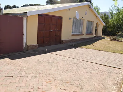 3 Bedroom House For Sale in Queenstown - Y39p.webp