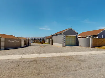 3 Bedroom Townhouse For Sale in Port Elizabeth - vUDu.webp