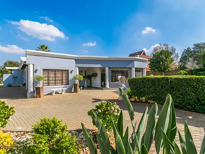 4 Bedroom House For Sale in Centurion - bmET.webp