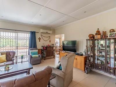 4 Bedroom House To Rent in Pinetown - rbno.webp