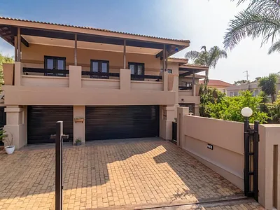 4 Bedroom House For Sale in Bedfordview - c8n0.webp