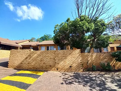 2 Bedroom Townhouse For Sale in Rustenburg - mJOf.webp