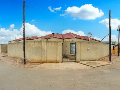 3 Bedroom House For Sale in Soweto - JK0k.webp