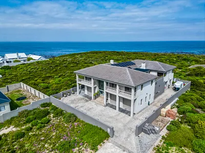 6 Bedroom House For Sale in Gansbaai - M70S.webp