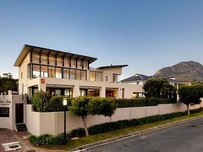 4 Bedroom House To Rent in Somerset West - 7MbS.webp