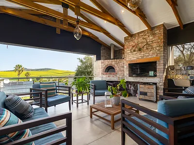 6 Bedroom House For Sale in Durbanville - WLNV.webp