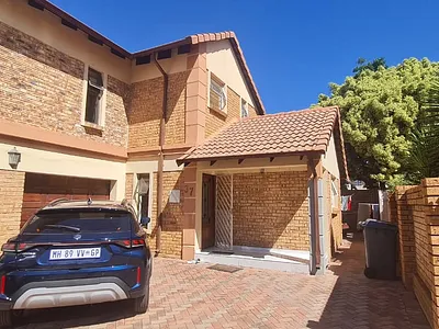 3 Bedroom Townhouse For Sale in Edenvale - 2jpT.webp