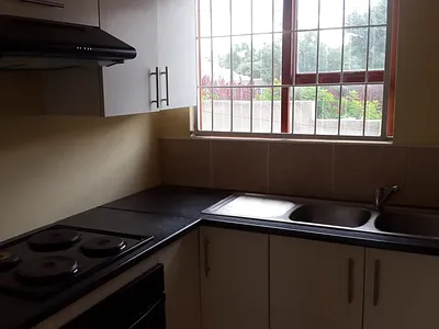 3 Bedroom House To Rent in East London - GhJP.webp
