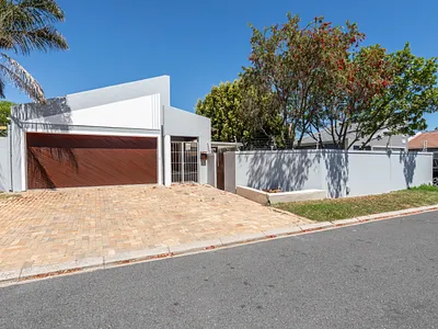 4 Bedroom House For Sale in Blouberg - UzlP.webp