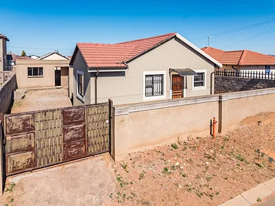 3 Bedroom House For Sale in Soweto - oWk6.webp