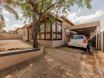 3 Bedroom House For Sale in Roodepoort - pRpG.webp