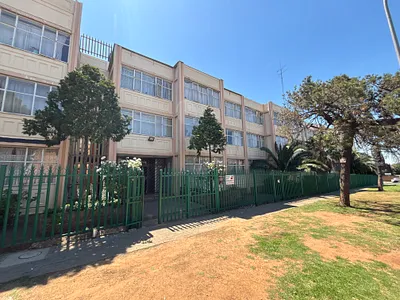 4 Bedroom Apartment For Sale in Benoni - 9T9h.webp