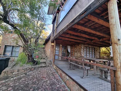 4 Bedroom Townhouse For Sale in Rustenburg - UV1f.webp