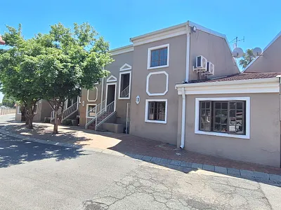 3 Bedroom Townhouse For Sale in Vereeniging - lpzs.webp