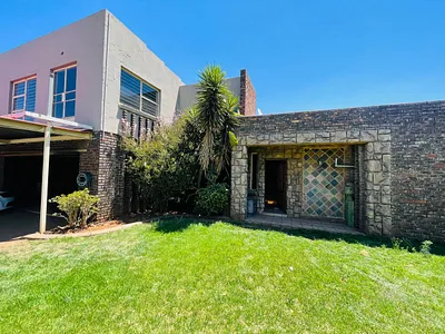 4 Bedroom House For Sale in Boksburg - oh1m.webp