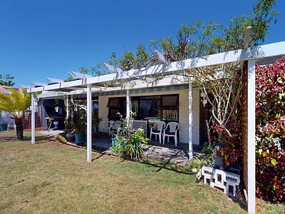 4 Bedroom House For Sale in Port Elizabeth - k0mV.webp