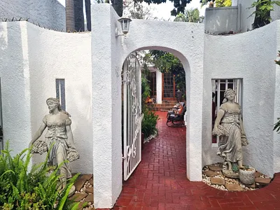 7 Bedroom House For Sale in Rustenburg - FibW.webp