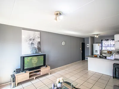 2 Bedroom Apartment For Sale in Midrand - usZt.webp