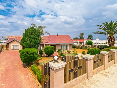 3 Bedroom House For Sale in Randfontein - 95QB.webp