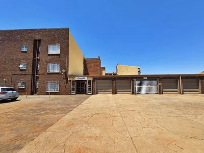 1 Bedroom Apartment For Sale in Potchefstroom - Qy4t.webp