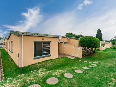 3 Bedroom Townhouse For Sale in Roodepoort - wf6J.webp