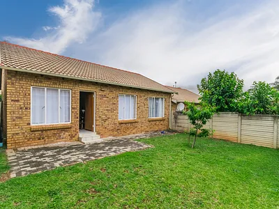 3 Bedroom Townhouse For Sale in Centurion - FpIY.webp