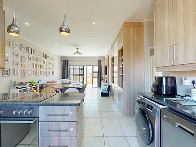 2 Bedroom Townhouse For Sale in Germiston - x2e7.webp
