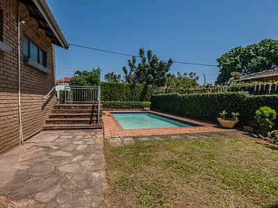 7 Bedroom House For Sale in Durban North - wH3Y.webp