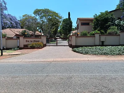 3 Bedroom Townhouse For Sale in Pretoria - Pi6B.webp