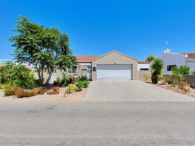 3 Bedroom House For Sale in Velddrif - 6wYO.webp