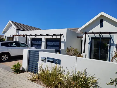 3 Bedroom House To Rent in Somerset West - OAoC.webp